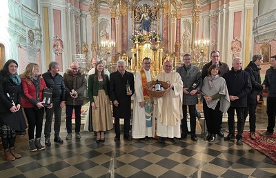 In der Wallfahrtskirche Frauenberg segnete Diözesanbischof Wilhelm Krautwaschl den Johanneswein 2024.